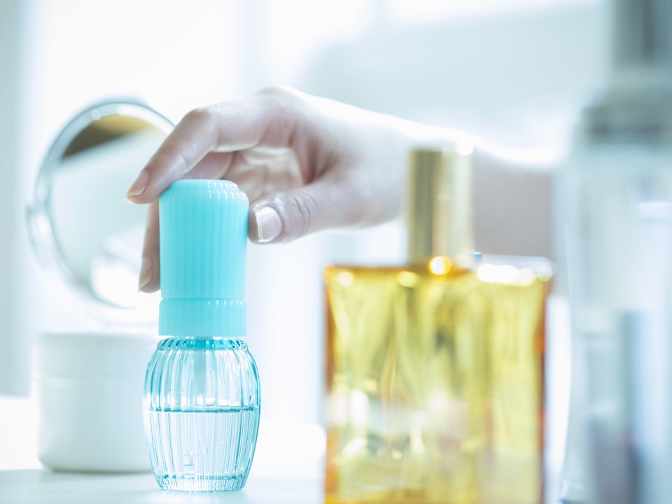 香料製造補助・検査・出荷業務・男性活躍中！！